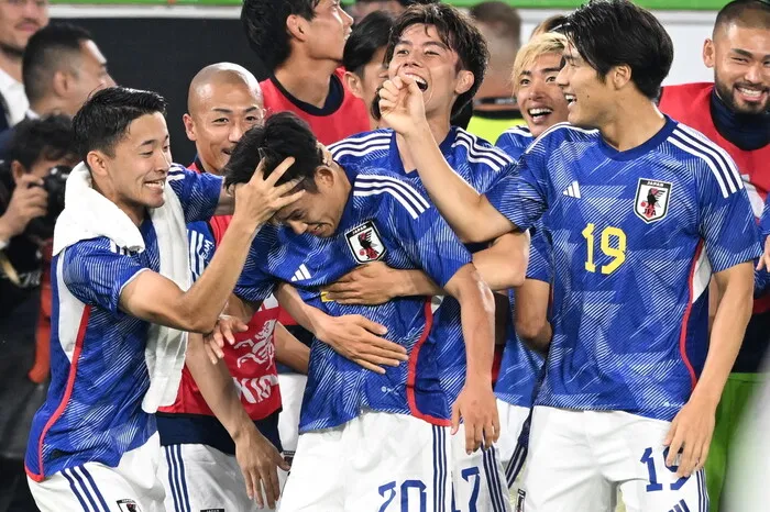 일본 대표팀의 단체 세리머니 장면